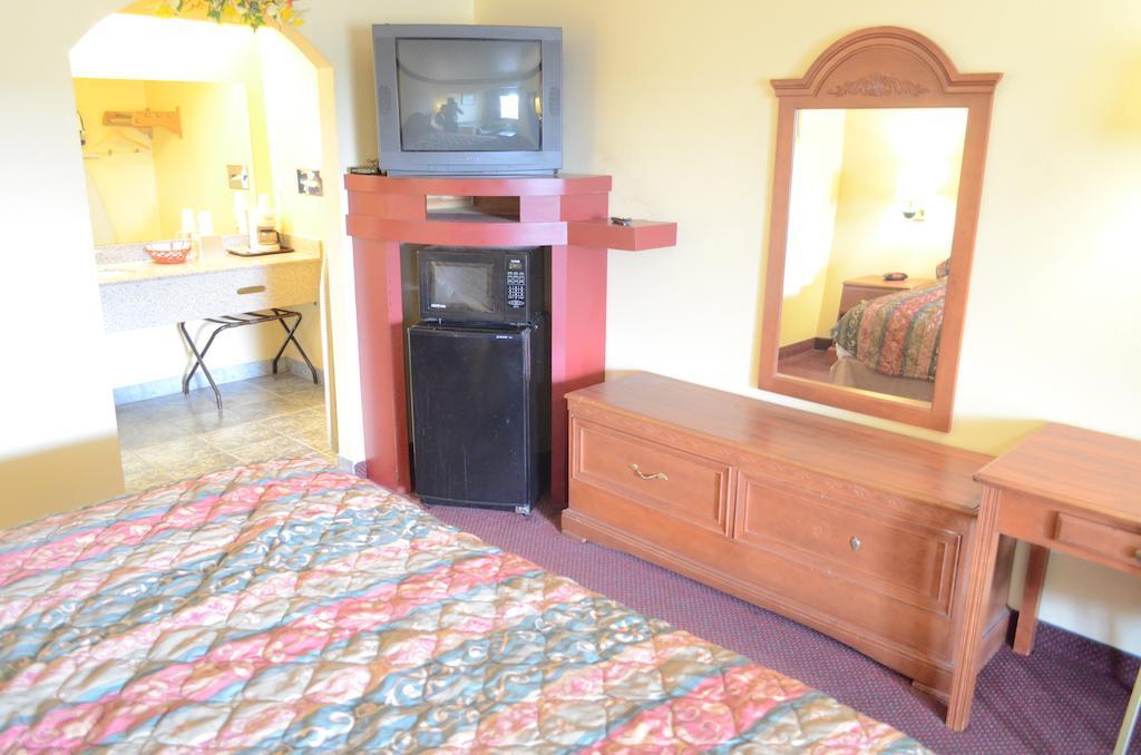 America'S Best Value Inn & Suites - Rosenberg/Houston מראה חיצוני תמונה