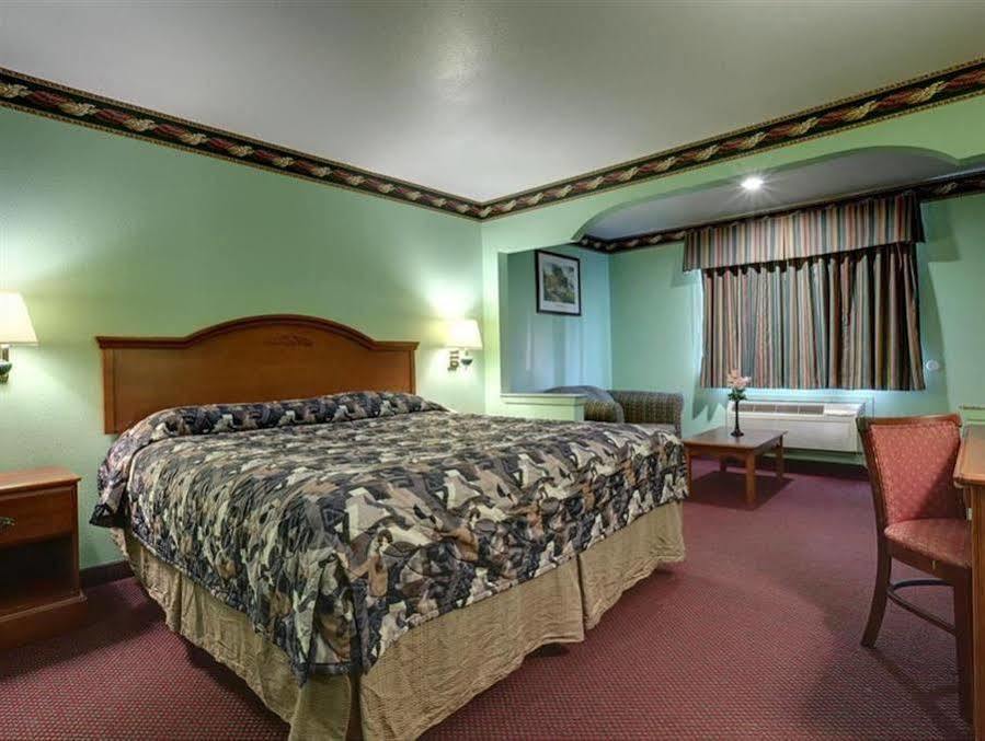 America'S Best Value Inn & Suites - Rosenberg/Houston מראה חיצוני תמונה